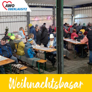 Weihnachtsbasar - gemütliches Zusammensitzen von Klienten bei weihnachtlichen Köstlichkeiten